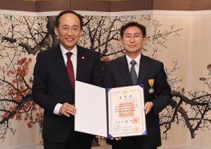 정재호 선임연구위원 「제57회 납세자의 날」 국민포장 수장 이미지